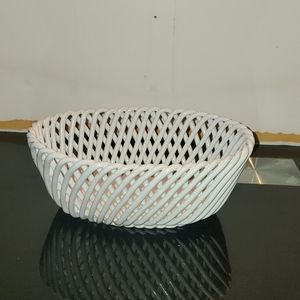 BEAUTIFUL VINTAGE ITALIAN MADE 9" PORCELAIN BASKET SIGNED